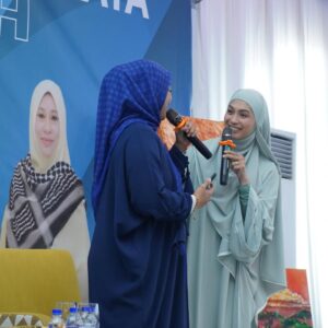 Fara Fauzana Instagram - F A R A N A N A R E P E A T A N G I S

susah bila bersahabat dengan orang yg kelememeh ni hahah

cakap nangis
gelak nangis
baca nangis
tulis nangis
pergi kelas pun nangis 😅🫣 jgn tgk gmbr 2nd last - buruk 😂

tapi kalau nangis sama2 utk kebaikan apa salahnya kan tag kawan2 nangis korang ❤️

J O M R E P E A T 

SEBELUM TERTUTUP MATA 2.0 

Di atas permintaan ramai untuk mengadakan lagi program sebegini serta sorakan kata-kata *BEST* dari program yang lepas kami dengan ini berbesar hati ingin menjayakan program Sebelum Tertutup Mata 2.0 dengan topik dan pembelajaran yang lebih mendalam. Jom kita perbaiki cara berfikir & memperbaharui ilmu Fardu Kifayah

JEMPUTAN KE USRAH SEBELUM TERTUTUP MATA 2.0

✨Bersama:
⭐️Ustazah Datuk Dr. Norhafizah
⭐️Ustaz Hafiz
⭐️Farah Fauzana 
⭐️Nana Mahazan

📆Tarikh : 21 Disember 2024 (Sabtu)
⏰ : 2.00pm Pendaftaran (1 pm)
🏡 Lokasi : Use Waze to drive Kingdom Hall Event, Hillpark Puncak Alam

Untuk Pendaftaran:
💵Yuran RM60 untuk 1 peserta
⭐️Special COMBO RM150 untuk 3 peserta
(PERCUMA Lunch Box & Goodies Bag)

Sila buat bayaran Anda di:
 🐯MAYBANK🐯
- ACT : 568621052234
- ACT NAME : KINGDOM HALL EVENT SB* 
- Recipient Ref: HP Num
- Payment Details : USRAH 2.0
- kemudian whatsapp resit ke no  60 11 6338 3634

#bilafafaujadiemcee