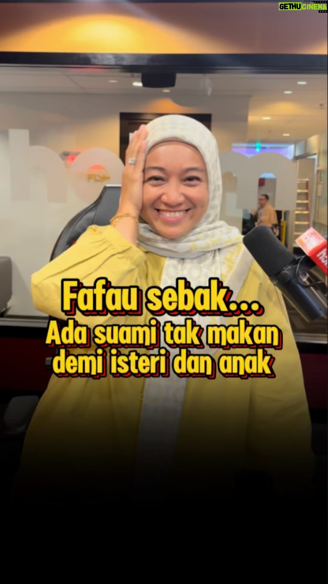 Fara Fauzana - 4.6K Likes - Alaaaaa... Ada orang buat Fafau sebak la pagi tadi 🥹 Ada yang hantar WhatsApp kat Hot FM cakap suami suami, ramai yang bajet makan untuk pastikan anak-anak dan isteri cukup makan.

Pengorbanan seorang yang bergelar suami ❤️

#HotFM #BekpesHot #YangHangatDanTerbaik #RadioNo1 #KJjadiDJ