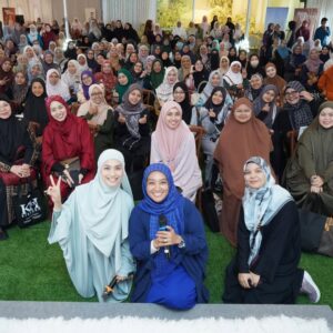 Fara Fauzana Instagram - F A R A N A N A R E P E A T A N G I S

susah bila bersahabat dengan orang yg kelememeh ni hahah

cakap nangis
gelak nangis
baca nangis
tulis nangis
pergi kelas pun nangis 😅🫣 jgn tgk gmbr 2nd last - buruk 😂

tapi kalau nangis sama2 utk kebaikan apa salahnya kan tag kawan2 nangis korang ❤️

J O M R E P E A T 

SEBELUM TERTUTUP MATA 2.0 

Di atas permintaan ramai untuk mengadakan lagi program sebegini serta sorakan kata-kata *BEST* dari program yang lepas kami dengan ini berbesar hati ingin menjayakan program Sebelum Tertutup Mata 2.0 dengan topik dan pembelajaran yang lebih mendalam. Jom kita perbaiki cara berfikir & memperbaharui ilmu Fardu Kifayah

JEMPUTAN KE USRAH SEBELUM TERTUTUP MATA 2.0

✨Bersama:
⭐️Ustazah Datuk Dr. Norhafizah
⭐️Ustaz Hafiz
⭐️Farah Fauzana 
⭐️Nana Mahazan

📆Tarikh : 21 Disember 2024 (Sabtu)
⏰ : 2.00pm Pendaftaran (1 pm)
🏡 Lokasi : Use Waze to drive Kingdom Hall Event, Hillpark Puncak Alam

Untuk Pendaftaran:
💵Yuran RM60 untuk 1 peserta
⭐️Special COMBO RM150 untuk 3 peserta
(PERCUMA Lunch Box & Goodies Bag)

Sila buat bayaran Anda di:
 🐯MAYBANK🐯
- ACT : 568621052234
- ACT NAME : KINGDOM HALL EVENT SB* 
- Recipient Ref: HP Num
- Payment Details : USRAH 2.0
- kemudian whatsapp resit ke no  60 11 6338 3634

#bilafafaujadiemcee