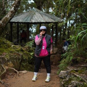 Fara Fauzana Instagram - F F B R E A K T H R U 

kurang setahun, FF pun rak sangka akan kembali ke Akinabalu
Takde plan just perasaan rasa rindu dan nak mencuba lagi untuk sampai ke puncak 
Tak kira la puncak rendah atau puncak tertinggi 
Yang pasti berada di atas tu FF dah mengatai setiap halangan dalam diri ini terutama apa yg berlaku pd Nov 2024

Tq team @gardenia_kl  pastikan TENAGA kami sentiasa ada. Tgk je laa jalan nak ke puncak tu memang perlukan makanan BERKHASIAT. Betul laa mereka cakap , nasib time naik tu gelap hahaha kalau cerah mau yg ramai patah balik 😅

Nota : tag kawan2 korang yg nak naik sekali kalau diberi peluang naik ke Gunung Kinabalu

#farafauzana
#bilafafaurepeatkinabalu 
#bekpeshotfmtawangunungkinabalupart2 
#gardeniabreakthru