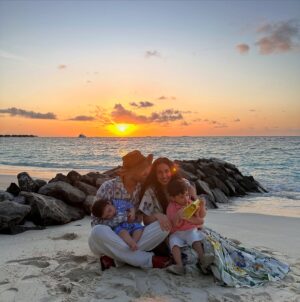 Farah Hadi Instagram - مشيني حدك مشيني 🩵🏝️
#فرح_الهادي #عقيل_الرئيسي #ادم_الرئيسي #نوح_الرئيسي #summer #family #mybaby