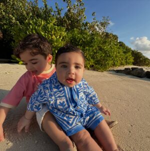 Farah Hadi Instagram - مشيني حدك مشيني 🩵🏝️
#فرح_الهادي #عقيل_الرئيسي #ادم_الرئيسي #نوح_الرئيسي #summer #family #mybaby