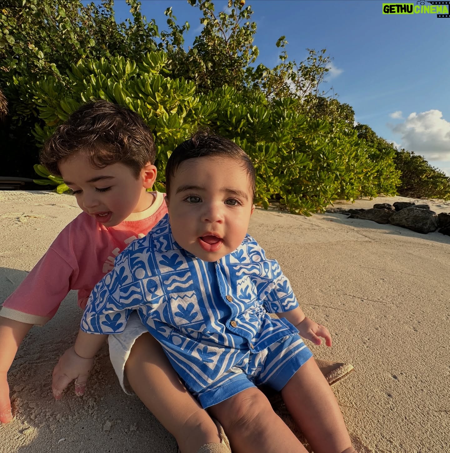 Farah Hadi - 110.2K Likes - مشيني حدك مشيني 🩵🏝️
#فرح_الهادي #عقيل_الرئيسي #ادم_الرئيسي #نوح_الرئيسي #summer #family #mybaby
