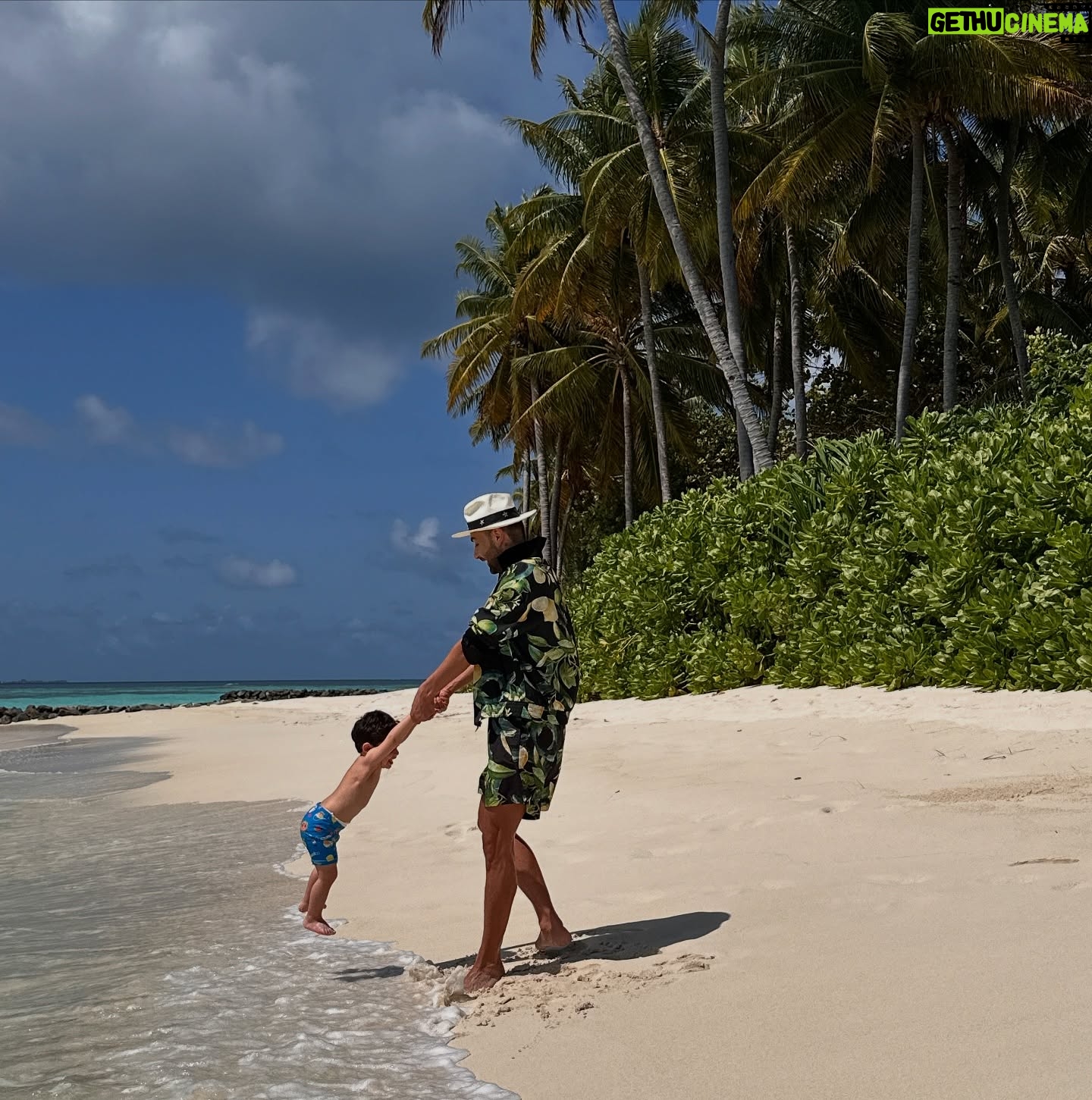 Farah Hadi - 110.2K Likes - مشيني حدك مشيني 🩵🏝️
#فرح_الهادي #عقيل_الرئيسي #ادم_الرئيسي #نوح_الرئيسي #summer #family #mybaby