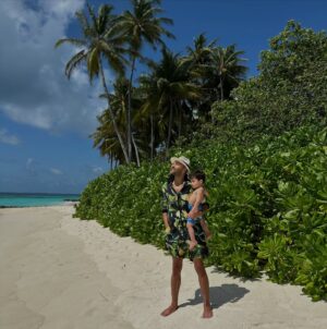 Farah Hadi Instagram - مشيني حدك مشيني 🩵🏝️
#فرح_الهادي #عقيل_الرئيسي #ادم_الرئيسي #نوح_الرئيسي #summer #family #mybaby