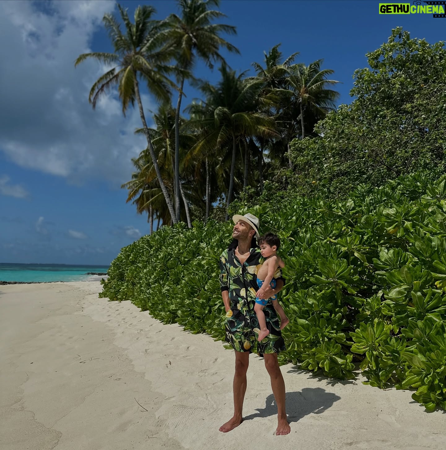 Farah Hadi - 110.2K Likes - مشيني حدك مشيني 🩵🏝️
#فرح_الهادي #عقيل_الرئيسي #ادم_الرئيسي #نوح_الرئيسي #summer #family #mybaby