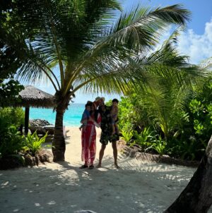 Farah Hadi Instagram - مشيني حدك مشيني 🩵🏝️
#فرح_الهادي #عقيل_الرئيسي #ادم_الرئيسي #نوح_الرئيسي #summer #family #mybaby