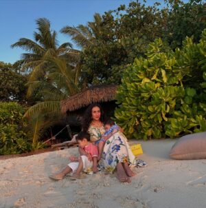 Farah Hadi Instagram - مشيني حدك مشيني 🩵🏝️
#فرح_الهادي #عقيل_الرئيسي #ادم_الرئيسي #نوح_الرئيسي #summer #family #mybaby