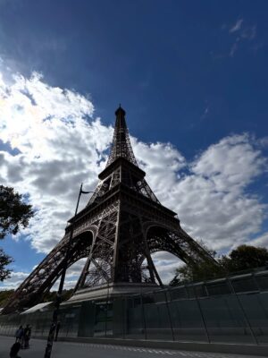 Farah Hadi Instagram - تحسونا ؟ 🥐🍞
#عقيل_الرئيسي #فرح_الهادي #ادم_الرئيسي #نوح_الرئيسي #باريس #paris #travels