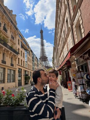 Farah Hadi Instagram - تحسونا ؟ 🥐🍞
#عقيل_الرئيسي #فرح_الهادي #ادم_الرئيسي #نوح_الرئيسي #باريس #paris #travels