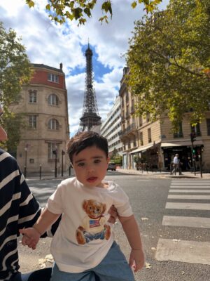 Farah Hadi Instagram - تحسونا ؟ 🥐🍞
#عقيل_الرئيسي #فرح_الهادي #ادم_الرئيسي #نوح_الرئيسي #باريس #paris #travels