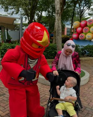 Farah Nabilah Instagram - 🧱💃🏼🪩✨🎢