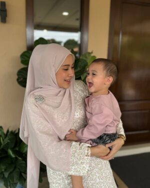 Farah Nabilah Instagram - Selamat Hari Raya 🌙✨💖