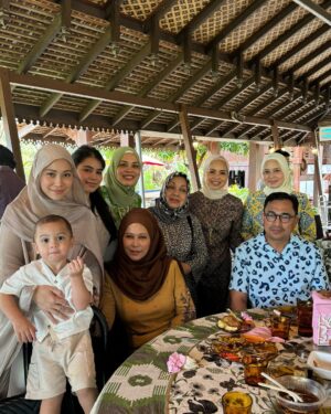Farah Nabilah Instagram - Selamat Hari Raya 🌙✨💖