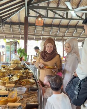Farah Nabilah Instagram - Selamat Hari Raya 🌙✨💖