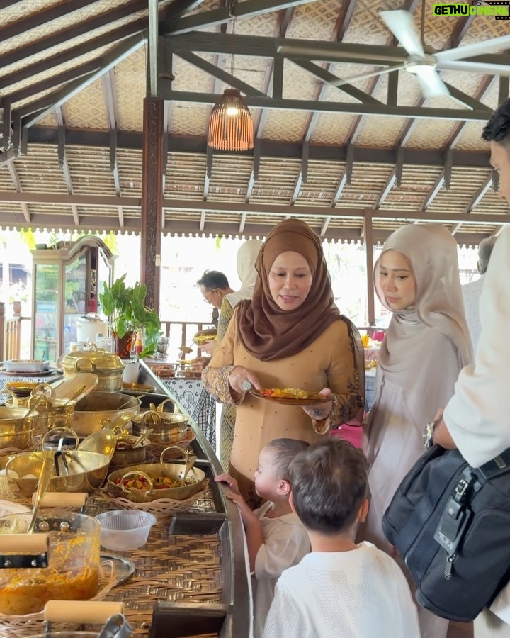 Farah Nabilah - 56.8K Likes - Selamat Hari Raya 🌙✨💖