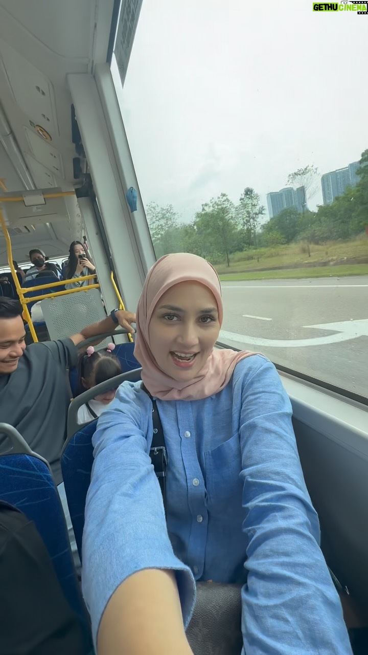 Fasha Sandha - 14K Likes - Kisah perjalanan kami dari Johor Bahru menaiki bas ke Singapore 🇸🇬 
Syukur Alhamdulillah 🥹 satu pengalaman indah…. Lepas tu sampai hotel make up sendiri laju2 (8 menit je) lepas tu terus ke konsert The Next wave. Terkejut 🥹 Rasa nak nangis, tokti suprised wish on stage dengan seluruh dewan. Love tokti and Love Singapore 🇸🇬 Terima kasih atas doa doa semua orang utk suami saya on his bday. MasyaAllah tokti. Semua terpegun dengan u. Cantik betul!!, sepanjang konsert suara lunak merdu. That was a truly magical performance, thank you Tokti. kami akan terus menyokong dulu kini dan selamanya 🫶🌸