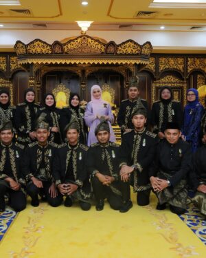 Fasha Sandha Instagram - Merafak sembah menjunjung kasih Tuanku 🙏
DYMM Tuanku Raja Perlis
Tuanku Syed Sirajuddin Putra Jamalullail
Syukur Alhamdulillah ❤️