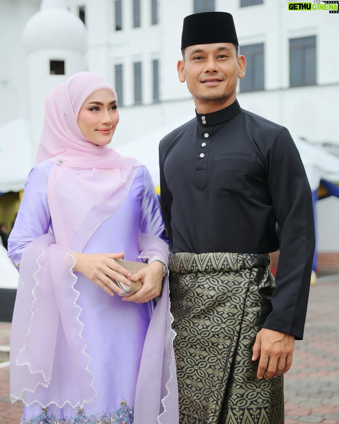Fasha Sandha - 74.4K Likes - Merafak sembah menjunjung kasih Tuanku 🙏
DYMM Tuanku Raja Perlis
Tuanku Syed Sirajuddin Putra Jamalullail

Syukur Alhamdulillah ❤️