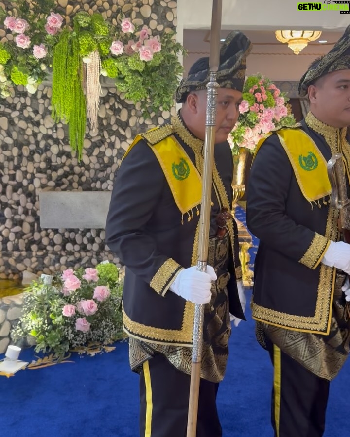 Fasha Sandha - 74.4K Likes - Merafak sembah menjunjung kasih Tuanku 🙏
DYMM Tuanku Raja Perlis
Tuanku Syed Sirajuddin Putra Jamalullail

Syukur Alhamdulillah ❤️