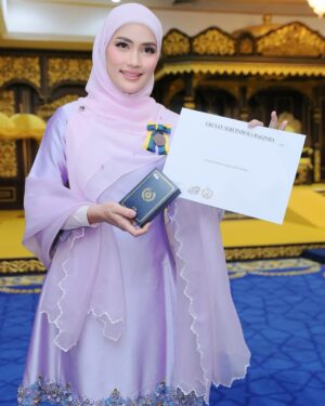 Fasha Sandha Instagram - Merafak sembah menjunjung kasih Tuanku 🙏
DYMM Tuanku Raja Perlis
Tuanku Syed Sirajuddin Putra Jamalullail
Syukur Alhamdulillah ❤️