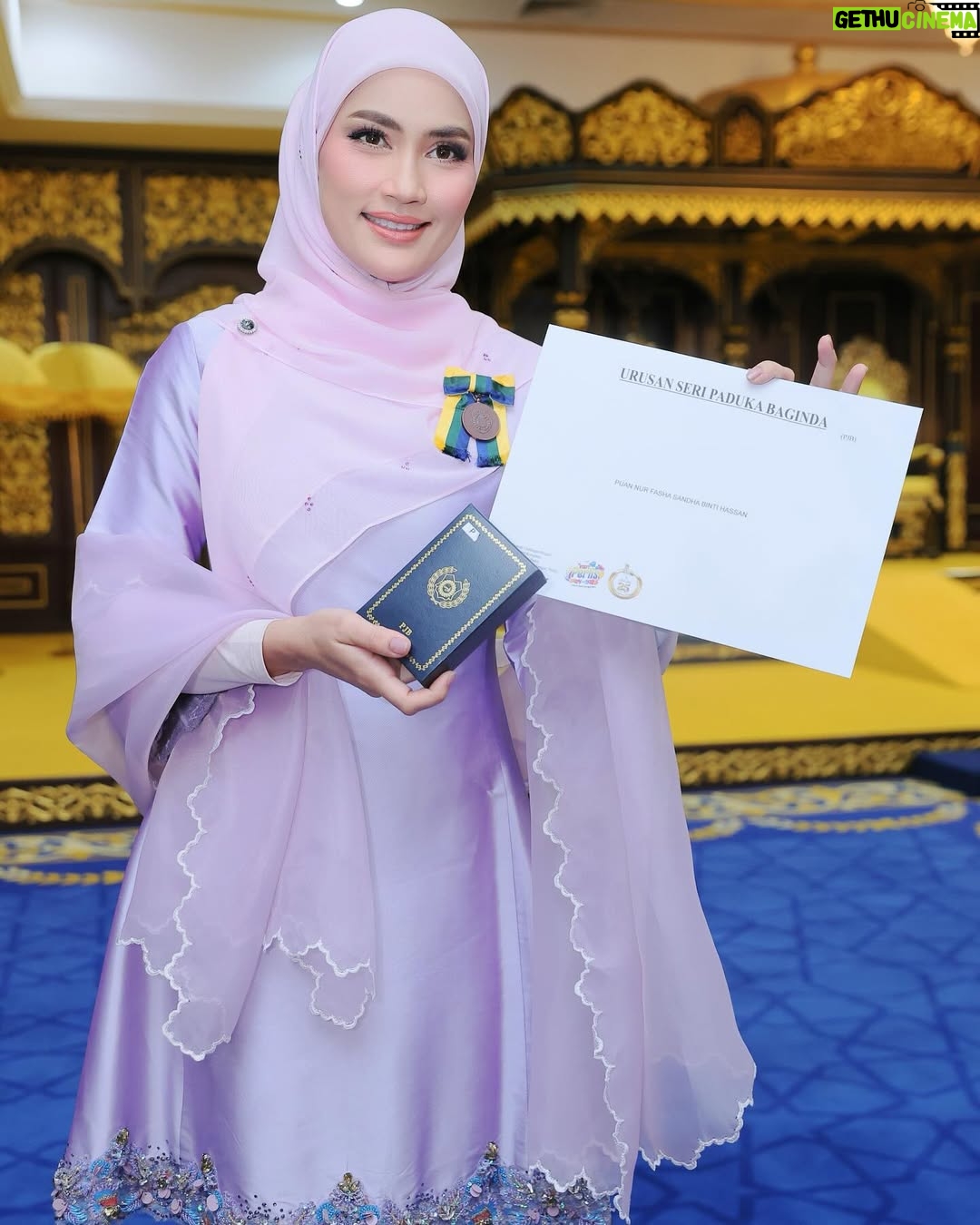 Fasha Sandha - 74.4K Likes - Merafak sembah menjunjung kasih Tuanku 🙏
DYMM Tuanku Raja Perlis
Tuanku Syed Sirajuddin Putra Jamalullail

Syukur Alhamdulillah ❤️
