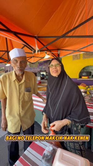 Fasha Sandha Instagram - OMG asalnya nak buat content nak tolong promote kedai sepupu saya di Jalan Ampang Ipoh, tiba2 ada makcik comel nak kenen kan dekat cucu. MasyaAllah. Comellah!! Makcik sampai ke sudah tak kenal kita. Kepada cucu atau family makcik ni, kirim salam sayang dan tlg lah komen disini. Hari ni hari paling manis ❤️🫶😇😍
@dwarungkarikari @idadanialths
🌸