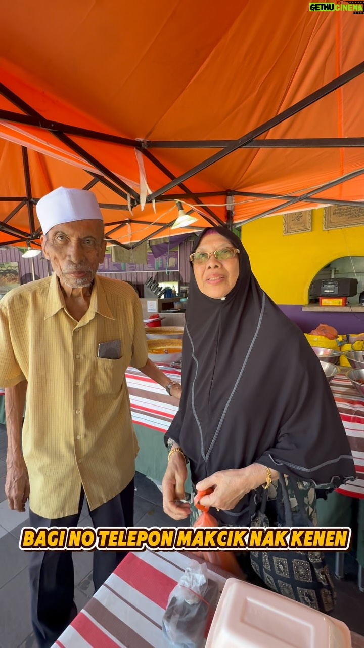Fasha Sandha - 15K Likes - OMG asalnya nak buat content nak tolong promote kedai sepupu saya di Jalan Ampang Ipoh, tiba2 ada makcik comel nak kenen kan dekat cucu. MasyaAllah. Comellah!! Makcik sampai ke sudah tak kenal kita. Kepada cucu atau family makcik ni, kirim salam sayang dan tlg lah komen disini. Hari ni hari paling manis ❤️🫶😇😍 
@dwarungkarikari @idadanialths 
🌸