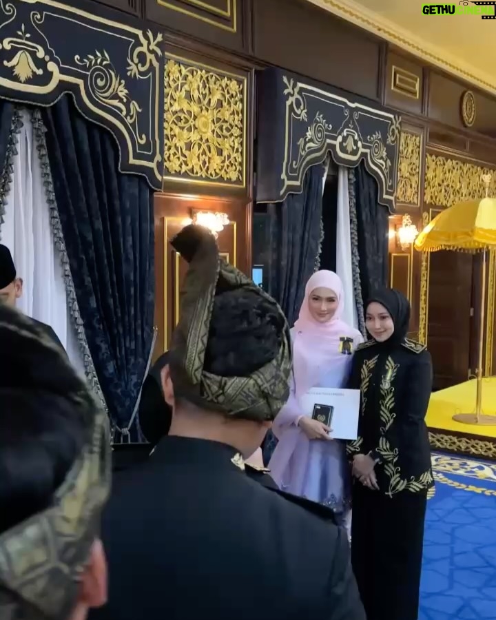 Fasha Sandha - 74.4K Likes - Merafak sembah menjunjung kasih Tuanku 🙏
DYMM Tuanku Raja Perlis
Tuanku Syed Sirajuddin Putra Jamalullail

Syukur Alhamdulillah ❤️