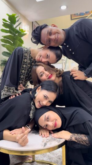 Fasha Sandha Instagram - No sibling is perfect, we argue, we fight. We even stop talking to each other at times, but in the end, we are family, and our love for each other will always be there.
🥰
Siblings ❤️
Miss you our queen Mama