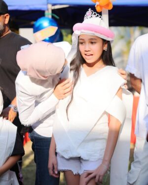 Fasha Sandha Instagram - Great neighbours
Are hard to find, difficult to part with and impossible to forget
Thank you for being great neighbours.
Since 2012 dan yang terawal disini, Alhamdulillah. Syukur to be here.Dari belum ada anak, sampai anak2 semua dah besaq 🥹
Alhamdulillah
Moments at summer carnival 🎪
Thank you to the committee members,
Your hard work and dedication don’t go unnoticed
@coconuttynutt @endorabosra @ilynaz @gissle_dior 🫶❤️
Thank you @luqmandino and @syzwn.mrg
Makeup 15 menit sister @ilahamzaa_makeupartist
I am so blessed to have all of you in my life ✨