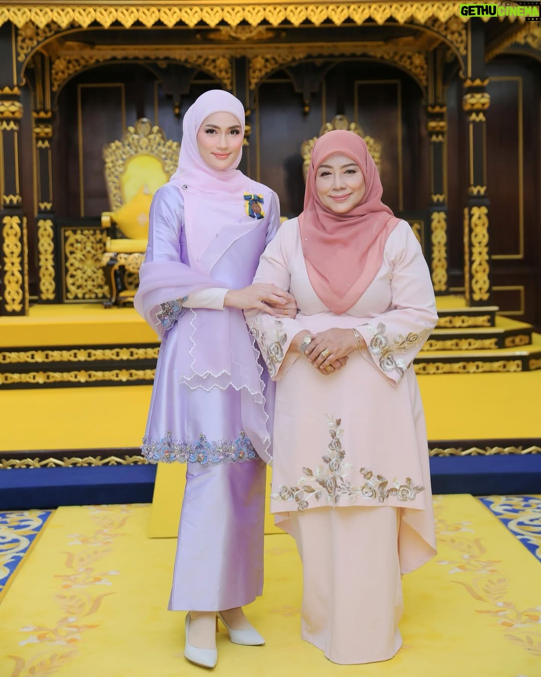 Fasha Sandha - 74.4K Likes - Merafak sembah menjunjung kasih Tuanku 🙏
DYMM Tuanku Raja Perlis
Tuanku Syed Sirajuddin Putra Jamalullail

Syukur Alhamdulillah ❤️