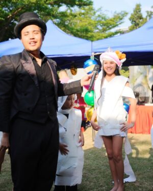 Fasha Sandha Instagram - Great neighbours
Are hard to find, difficult to part with and impossible to forget
Thank you for being great neighbours.
Since 2012 dan yang terawal disini, Alhamdulillah. Syukur to be here.Dari belum ada anak, sampai anak2 semua dah besaq 🥹
Alhamdulillah
Moments at summer carnival 🎪
Thank you to the committee members,
Your hard work and dedication don’t go unnoticed
@coconuttynutt @endorabosra @ilynaz @gissle_dior 🫶❤️
Thank you @luqmandino and @syzwn.mrg
Makeup 15 menit sister @ilahamzaa_makeupartist
I am so blessed to have all of you in my life ✨