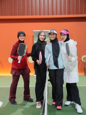 Fasha Sandha Instagram - Thank you @nurjiwafoundation ! 👏🏻
Pertama kali for Fasha and Aidil. Tak pernah sekalipun main pickleball.Kira lulus dengan mata cemerlang 🤗😂🎖️
Lepas ni kena kerap main pickleball
Terima kasih Datuk Sri Siti and team for having Us
📸 @syzwn.mrg
👗 @she_dazzle
