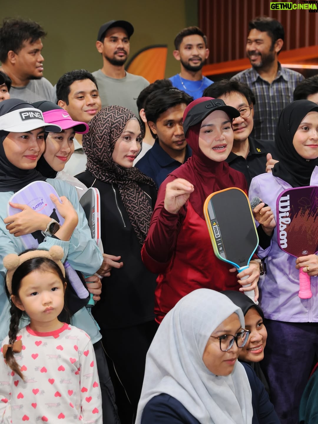 Fasha Sandha - 67.2K Likes - Thank you @nurjiwafoundation ! 👏🏻
Pertama kali for Fasha and Aidil. Tak pernah sekalipun main pickleball.Kira lulus dengan mata cemerlang 🤗😂🎖️
Lepas ni kena kerap main pickleball 
Terima kasih Datuk Sri Siti and team for having Us

📸 @syzwn.mrg 
👗 @she_dazzle