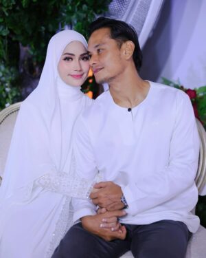 Fasha Sandha Instagram - Syukur Alhamdulillah
Tahniah buat @inayahbeautytrading dan terima kasih buat DS @ctdk @nurjiwafoundation diatas kerjasama ini.
Semoga segala amalan kita diberkati Nya
Terima kasih buat Sahabat media dan yang paling penting, terima kasih buat Pengguna setia Berryfull dan Gattox kerana ini juga adalah sumbangan kita semua. 🥹😭Syukur
Terima kasih .
Tahun ke 4 kita bersama , syukur. Terima kasih diatas peluang dan kepercayaan yang diberikan . Syukur ❤️🩷
@syzwn.mrg @makeupbynadianordin @samm_republic @ochobridalstyling @fahbulous145 @ideaskualalumpur