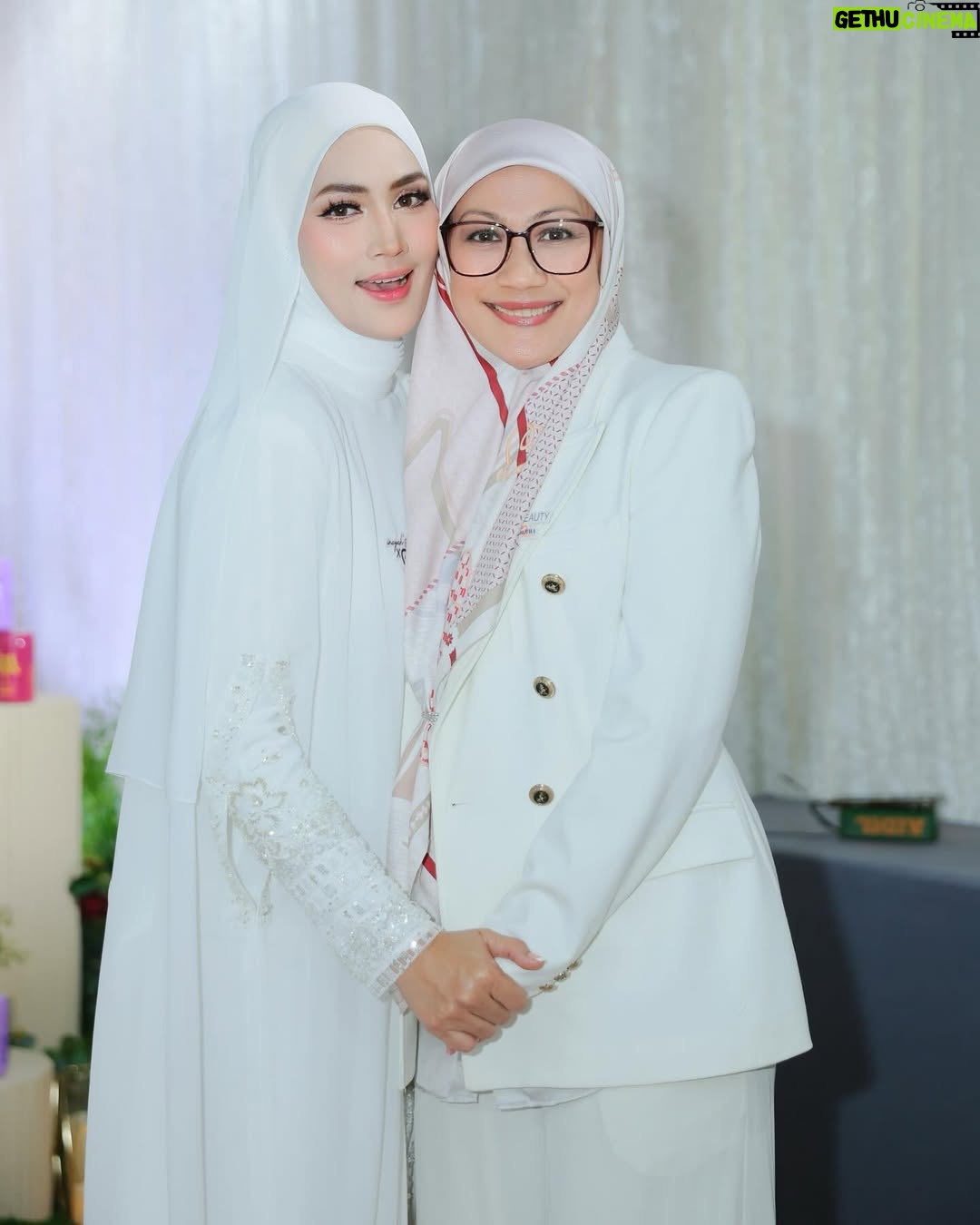 Fasha Sandha - 20.1K Likes - Syukur Alhamdulillah
Tahniah buat @inayahbeautytrading dan terima kasih buat DS @ctdk @nurjiwafoundation diatas kerjasama ini.
Semoga segala amalan kita diberkati Nya
Terima kasih buat Sahabat media dan yang paling penting, terima kasih buat Pengguna setia Berryfull dan Gattox kerana ini juga adalah sumbangan kita semua. 🥹😭Syukur
Terima kasih .
Tahun ke 4 kita bersama , syukur. Terima kasih diatas peluang dan kepercayaan yang diberikan . Syukur ❤️🩷

@syzwn.mrg @makeupbynadianordin @samm_republic @ochobridalstyling @fahbulous145 @ideaskualalumpur