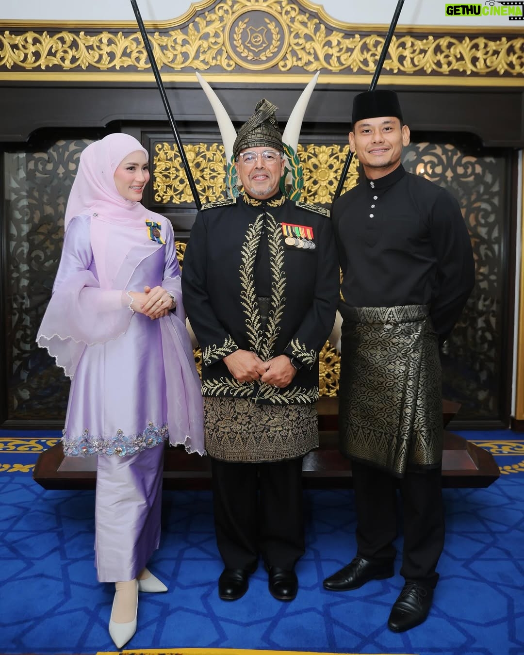Fasha Sandha - 74.4K Likes - Merafak sembah menjunjung kasih Tuanku 🙏
DYMM Tuanku Raja Perlis
Tuanku Syed Sirajuddin Putra Jamalullail

Syukur Alhamdulillah ❤️