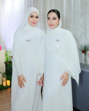 Fasha Sandha Instagram - Syukur Alhamdulillah
Tahniah buat @inayahbeautytrading dan terima kasih buat DS @ctdk @nurjiwafoundation diatas kerjasama ini.
Semoga segala amalan kita diberkati Nya
Terima kasih buat Sahabat media dan yang paling penting, terima kasih buat Pengguna setia Berryfull dan Gattox kerana ini juga adalah sumbangan kita semua. 🥹😭Syukur
Terima kasih .
Tahun ke 4 kita bersama , syukur. Terima kasih diatas peluang dan kepercayaan yang diberikan . Syukur ❤️🩷
@syzwn.mrg @makeupbynadianordin @samm_republic @ochobridalstyling @fahbulous145 @ideaskualalumpur