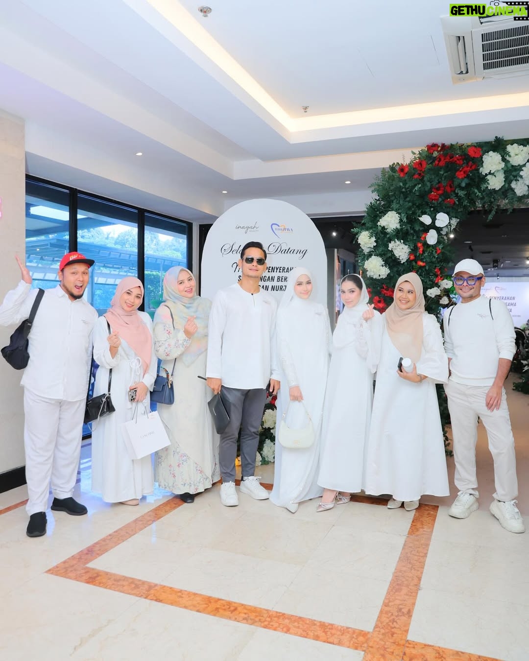 Fasha Sandha - 20.1K Likes - Syukur Alhamdulillah
Tahniah buat @inayahbeautytrading dan terima kasih buat DS @ctdk @nurjiwafoundation diatas kerjasama ini.
Semoga segala amalan kita diberkati Nya
Terima kasih buat Sahabat media dan yang paling penting, terima kasih buat Pengguna setia Berryfull dan Gattox kerana ini juga adalah sumbangan kita semua. 🥹😭Syukur
Terima kasih .
Tahun ke 4 kita bersama , syukur. Terima kasih diatas peluang dan kepercayaan yang diberikan . Syukur ❤️🩷

@syzwn.mrg @makeupbynadianordin @samm_republic @ochobridalstyling @fahbulous145 @ideaskualalumpur