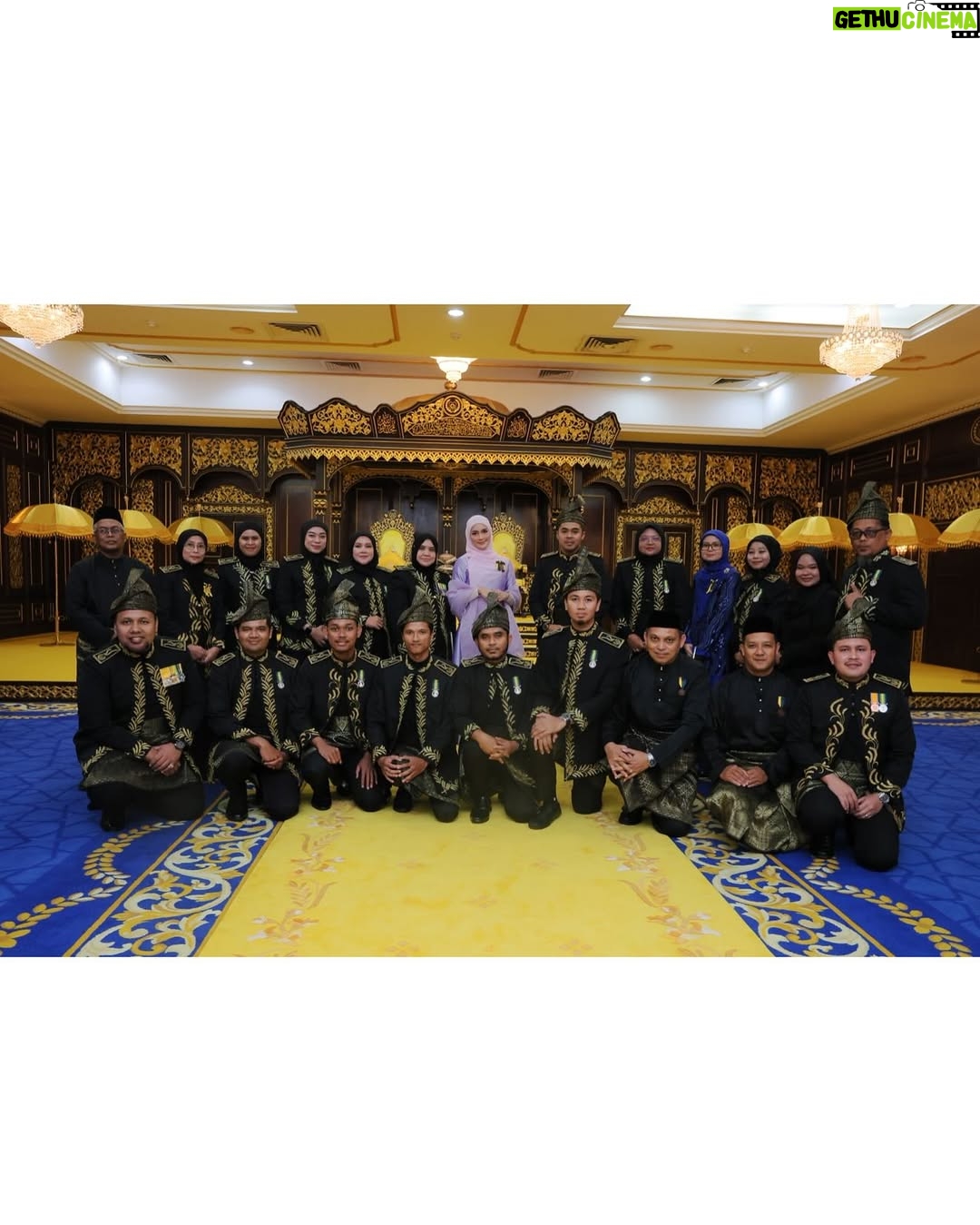 Fasha Sandha - 74.4K Likes - Merafak sembah menjunjung kasih Tuanku 🙏
DYMM Tuanku Raja Perlis
Tuanku Syed Sirajuddin Putra Jamalullail

Syukur Alhamdulillah ❤️
