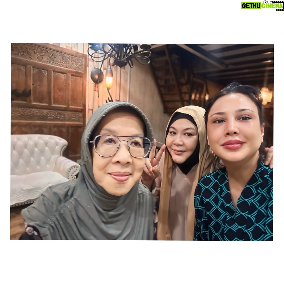 Fathia Latiff - 1K Likes - singgah umah mama jap 😏 😏
@ermafatima
