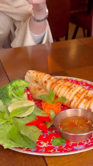 Fathia Latiff Instagram - my raya vibes at the only HALAL MedSalleh Vietnamese Restaurant london
( @medsalleh.london )
good day
good food
good people
