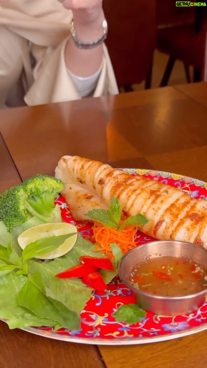 Fathia Latiff - 1K Likes - my raya vibes at the only HALAL MedSalleh Vietnamese Restaurant london
( @medsalleh.london )
good day 
good food 
good people