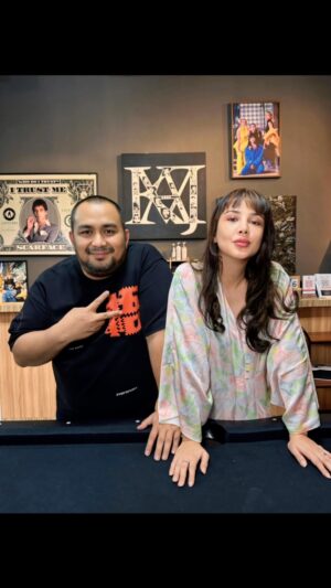 Fathia Latiff Instagram - tekiu abah shah highlight rambut Ya yang hitam gelegam ni bukan main seksa lagii tapi alhamdulillah dah agak brown balikzzzš
cc: @mkajsalon