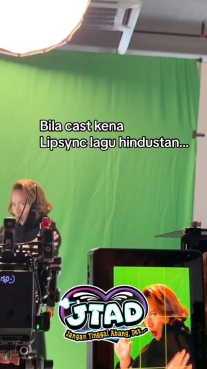 Fathia Latiff Instagram - Bila cast kena lipsync lagu hindustan⦠Apa Kata Mereka ?
@ermafatima @fatiyalatiff @maliababy_ @adpadiputra @iamellymazlein @kupu_kupu @adira.suhaimi @alyimn
@karyatvofficial
#jtad
#SembangEntertainment
#DramaTikTok
#elegantbeauty
