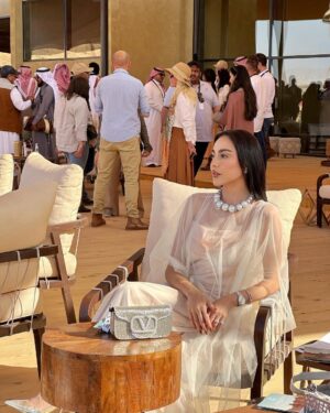 Fatima Al-Momen Instagram - Listen, thereās everything and then thereās AlUla šŖ āŗļø š§āāļø š šøš¦ proud š
.
.
@AlUlaMoments #AlUlaMoments