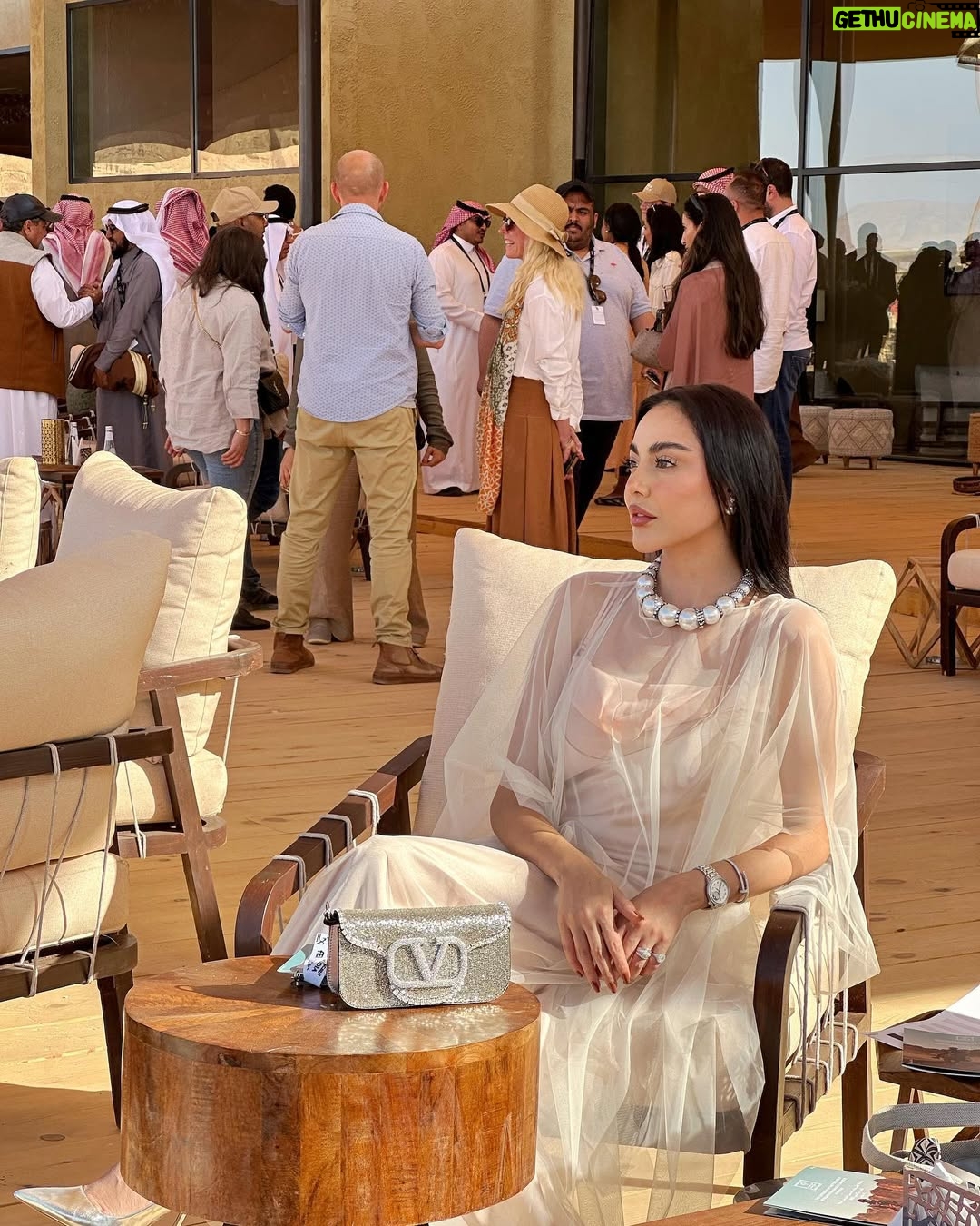 Fatima Al-Momen - 8.8K Likes - Listen, there’s everything and then there’s AlUla 🐪 ⛺️ 🧖‍♀️ 🐎 🇸🇦 proud 🙏
.
.

@AlUlaMoments #AlUlaMoments