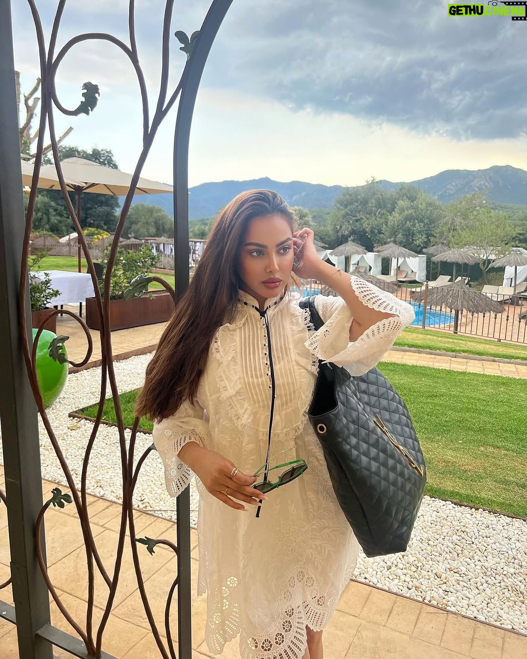 Fatima Al-Momen - 9K Likes - 🌱 ☁️ cloudy clouds came to say hi 👋 ☺️