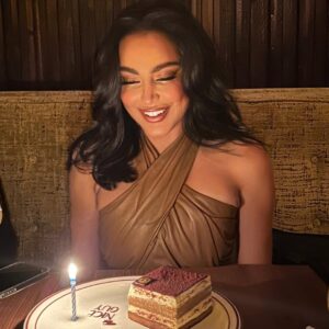 Fatima Al-Momen Instagram - š š° š° tooo much cake⦠and soo much love ššš thank you for all your wishes.. blessed I love you all ā„ļøā„ļø āļø šø